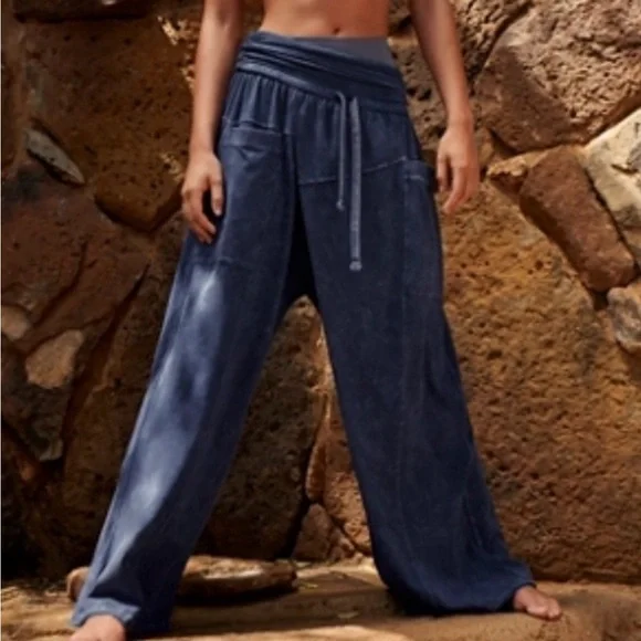 FP movement  Hot shot sport pants. Size small - Picture 2 of 2